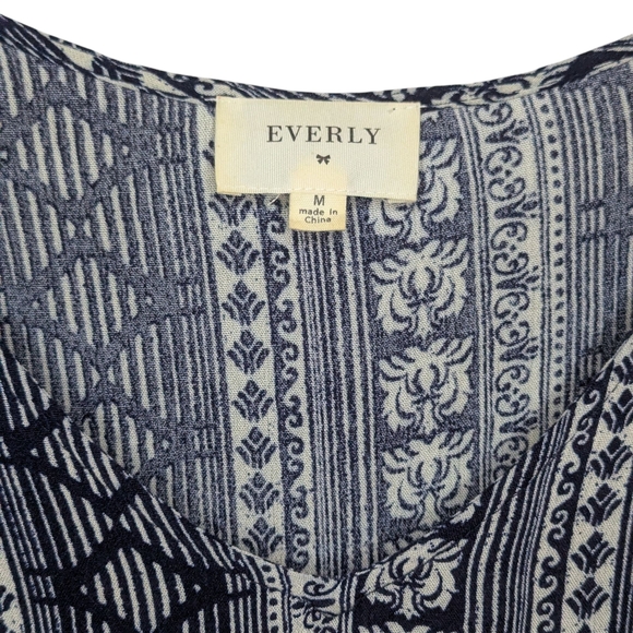 Everly Boho Flowy Romantic Peplum V-Neck Navy Cream Short Sleeve Blouse Medium - Picture 5 of 11